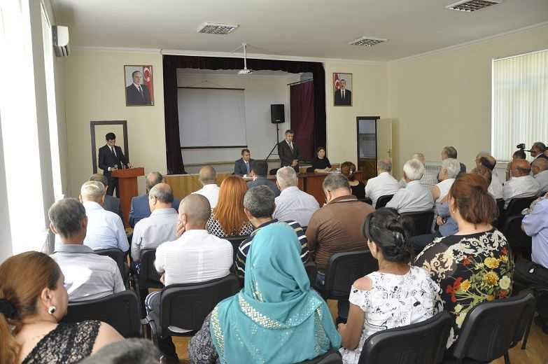 Abdin Fərzəliyev sakinləri dinlədi - FOTO